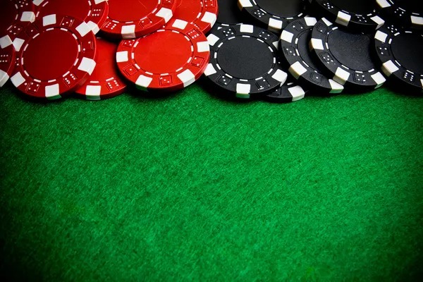Live baccarat table with dealer and real-time cards displayed on screen